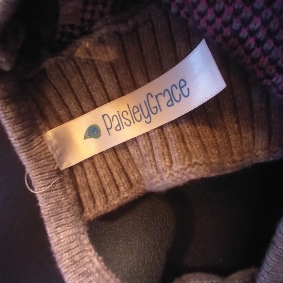 Paisley Grace Women's Gray and Pink Leopard Print Sweater Size M Cut Out In Back - Picture 7 of 10